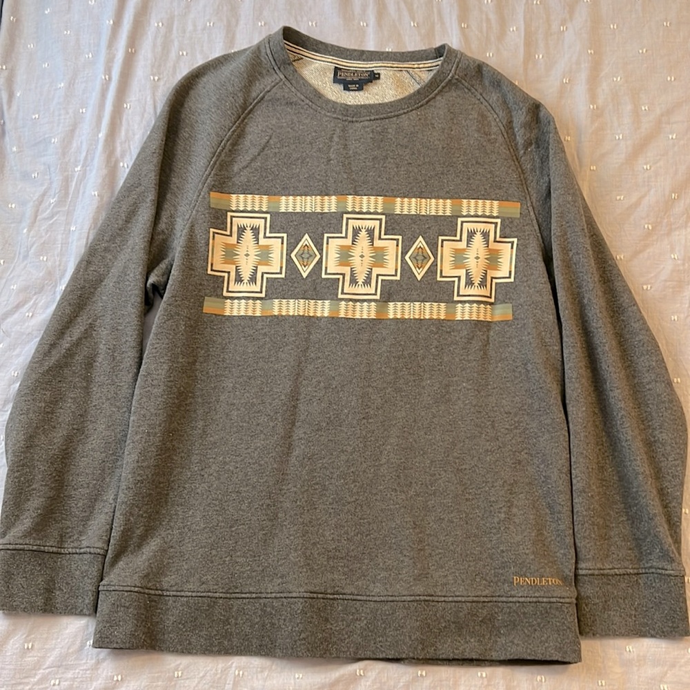Pendleton size medium crew neck sweatshirt in gray. Navajo print on chest